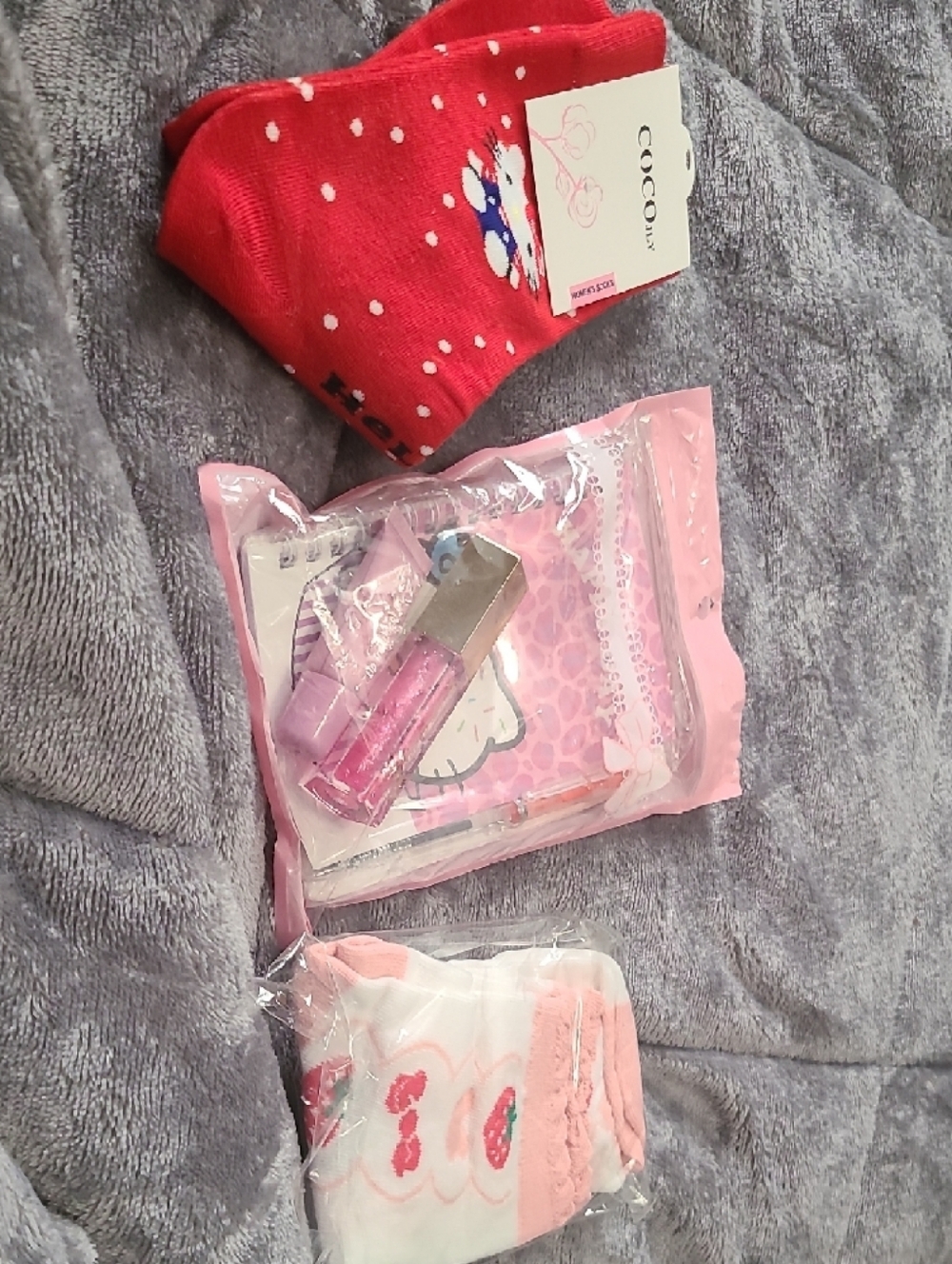 Hello Kitty Bundle - Picture 2 of 3